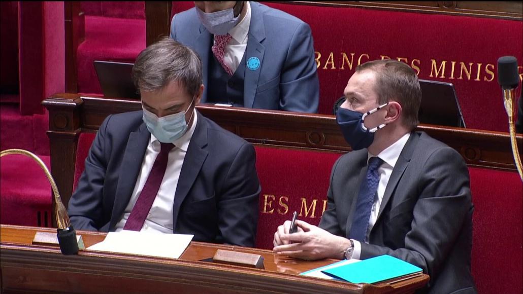 Olivier Véran et Olivier Dussopt, à l'Assemblée nationale le 23 novembre 2020.