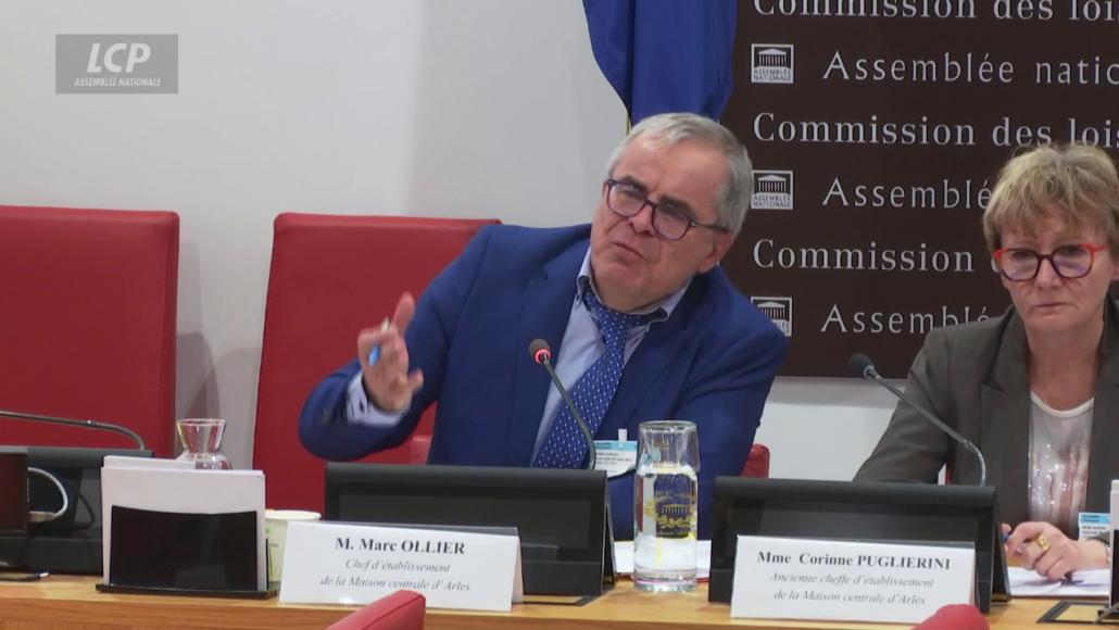 Marc Ollier et Corinne Puglierini, actuel directeur et l'ancienne directrice de la maison centrale d'Arles, le 30 mars 2022 (LCP)