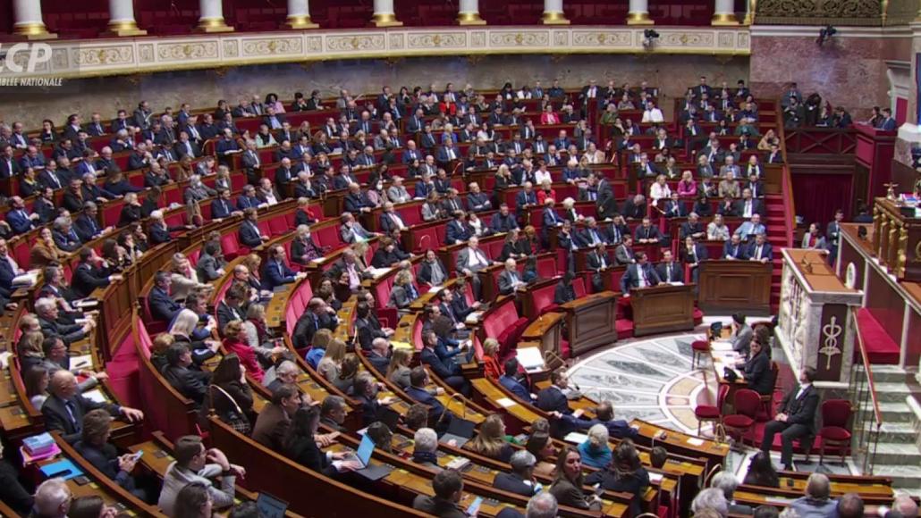 L'hémicycle de l'Assemblée nationale lors du vote solennel du projet de loi relatif à l'accélération de la production d'énergies renouvelables, mardi 10 janvier 2023 en fin d'après-midi.