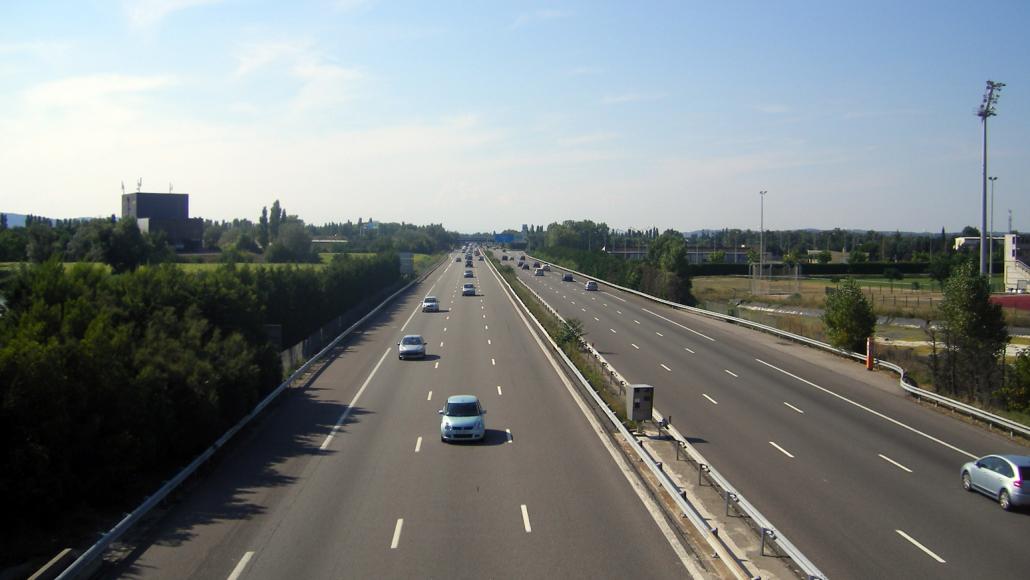 D976 crossing A7 autoroute near Orange - Szeder László - CC BY-SA 4.0