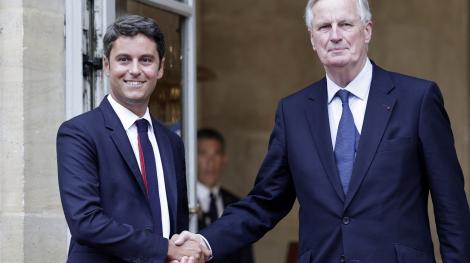 Gabriel Attal et Michel Barnier, lors de la passation de pouvoir à Matignon le 5 septembre. © AFP